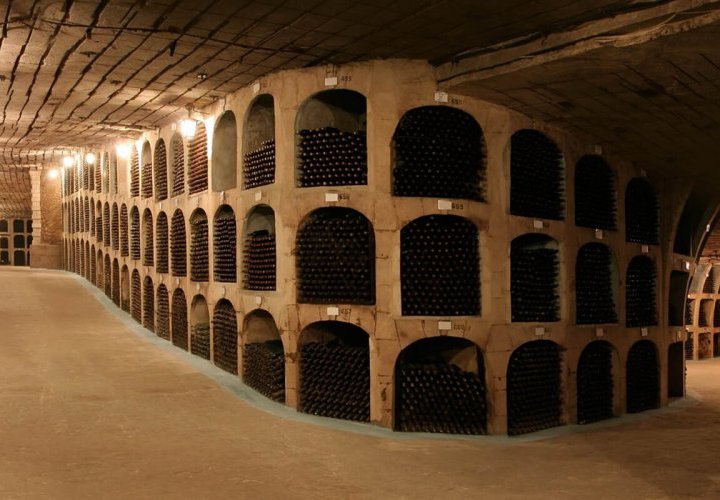 Discovery of Gagauzia and wine tasting at Milestii Mici – the largest wine cellar in the world 
