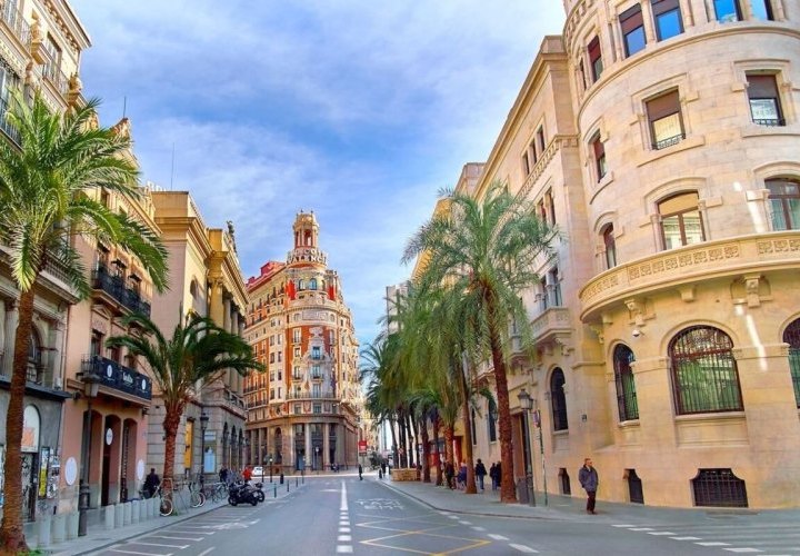 Travel from Andalusia to Valencia and free time to enjoy the city views