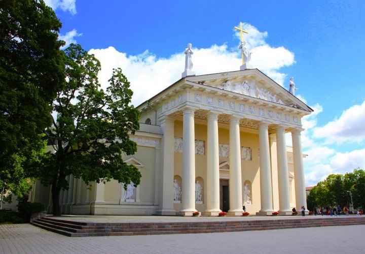 Guided tour of Vilnius, the capital of Lithuania 