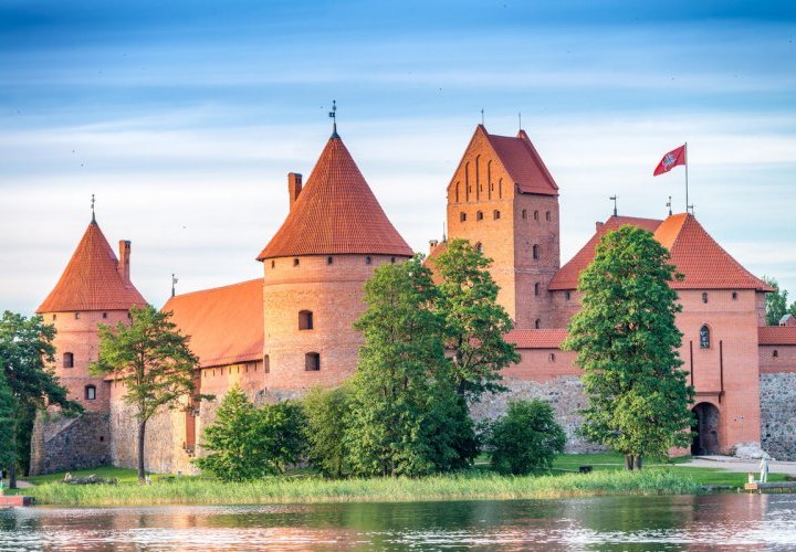 Descubrimiento del Castillo de Trakai - uno de los castillos más impresionantes de Europa y partida
