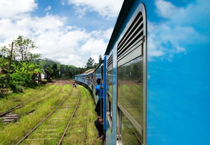 Viaje panorámico en tren a Nanu Oya, recorrido por Nuwara Eliya y descubrimiento de Kandy